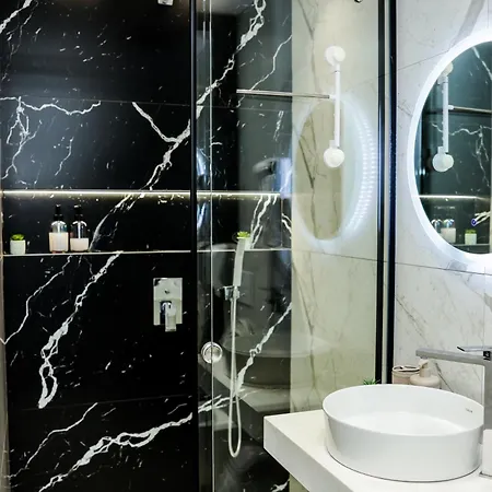 Apartamento Azure By Dove Tirana